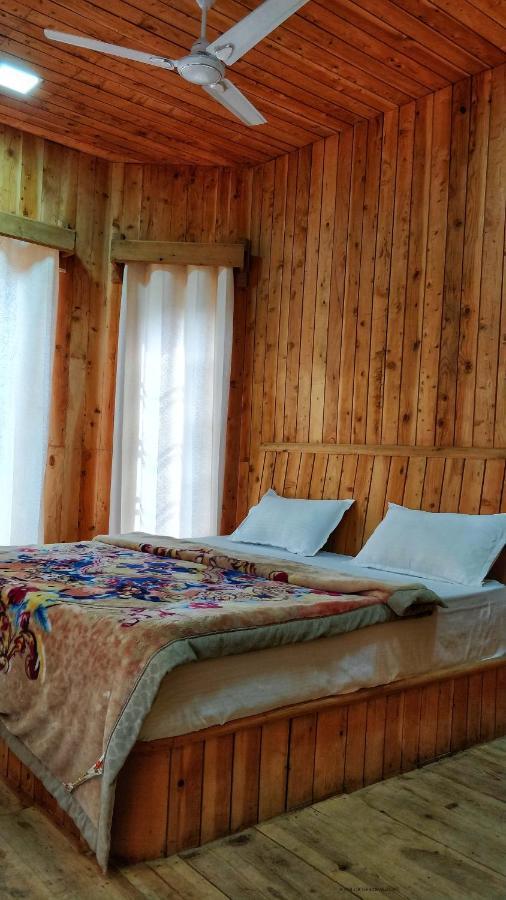 Loghouse At Khajjiar Lake エクステリア 写真