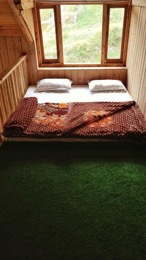 Loghouse At Khajjiar Lake エクステリア 写真